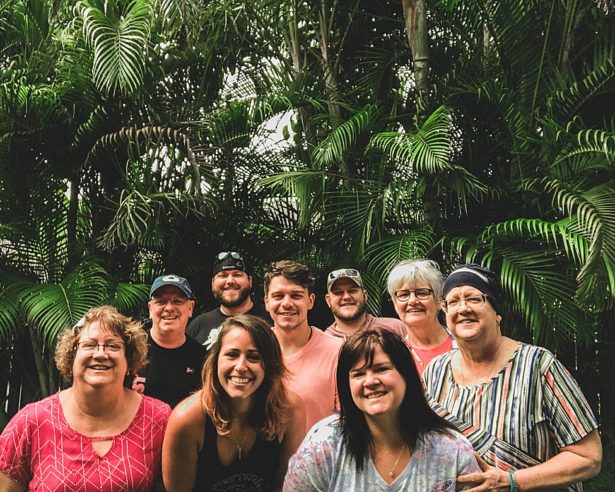 the whole group that traveled to Kauai Hawaii together for vacation